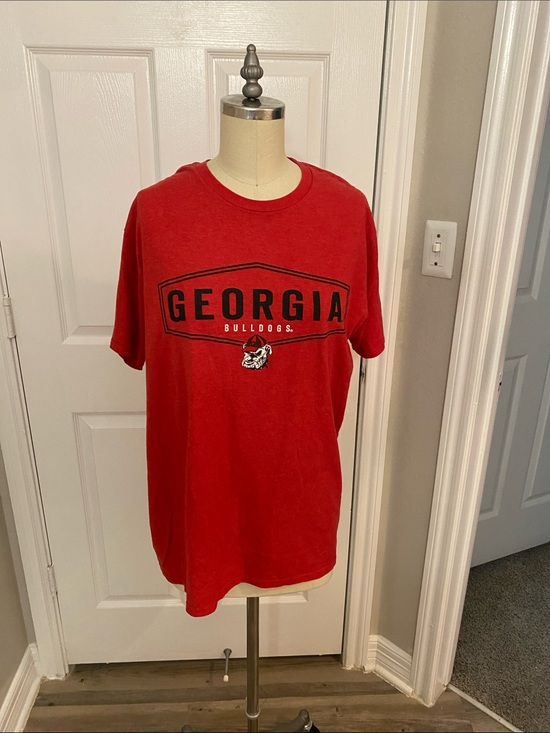 Rivalry Threads Other - Rivalry Threads Red Georgia Bulldogs Tee with Black Graphic